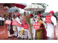 Opposition MPs Protest Over Ram Mandir Donation Theft and Police Action