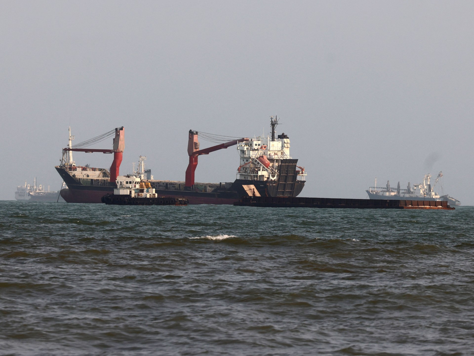Strait of Hormuz Traffic Data Reveals Ships More Wary of Iran Than U.S. - Image 1