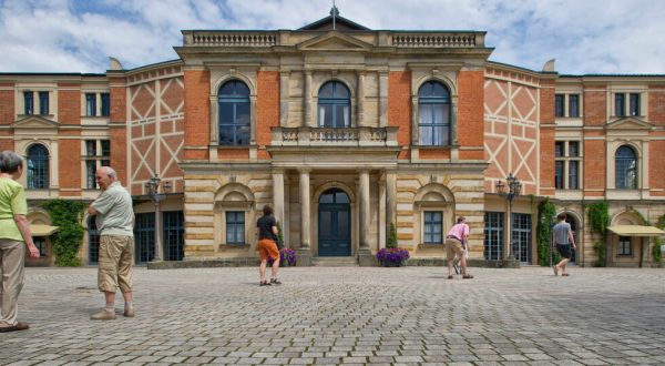 AI-Assisted Staging Draws Boos at Richard Wagner Festival