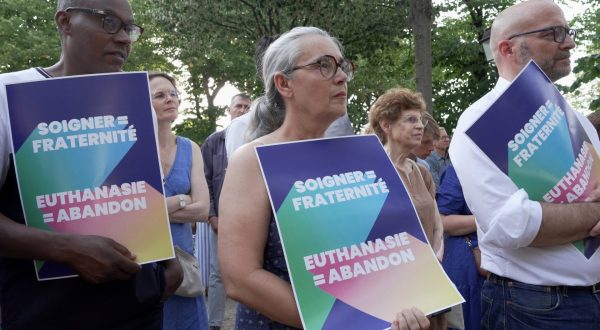 French Court Upholds Assisted Dying Law, Rejects Teen Social Media Ban